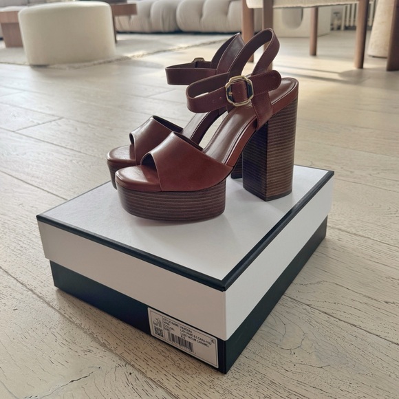 Larroude Vanessa Heels in color Caramel, Size 8, New with Box - Picture 3 of 8